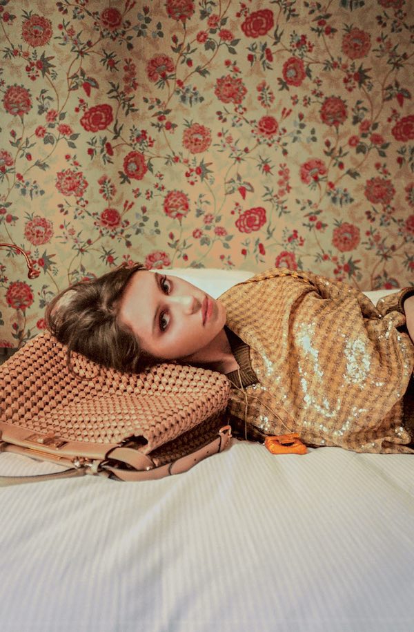Fendi Ajak Sosok Iris Law di Kampanye Fendi Peekaboo