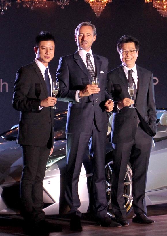 Penggemar Mobil Super