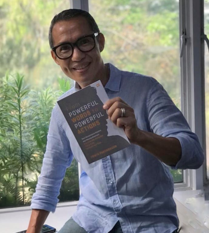 Buku Tentang Tips Sukses dari Pengalaman Erwin Parengkuan