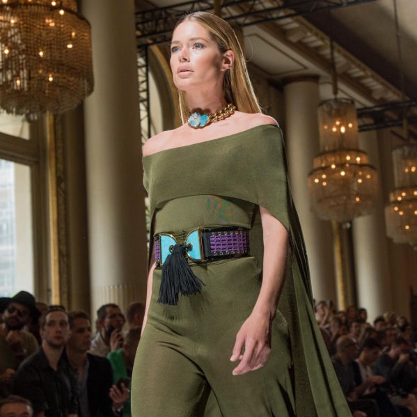 Doutzen Kroes Kembali ke Panggung Runway