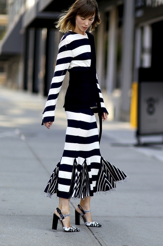 20 Inspirasi Gaya Stylish Bintang Street Style