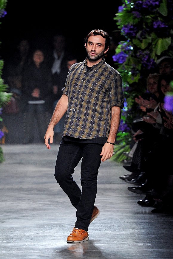 Kontrak Baru Riccardo Tisci