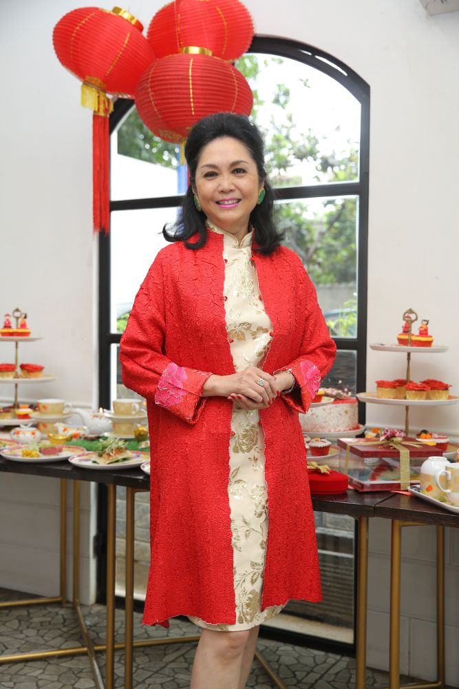 Stylish Dinnerware Karya Yulie Grillon dan Dara Setyohadi