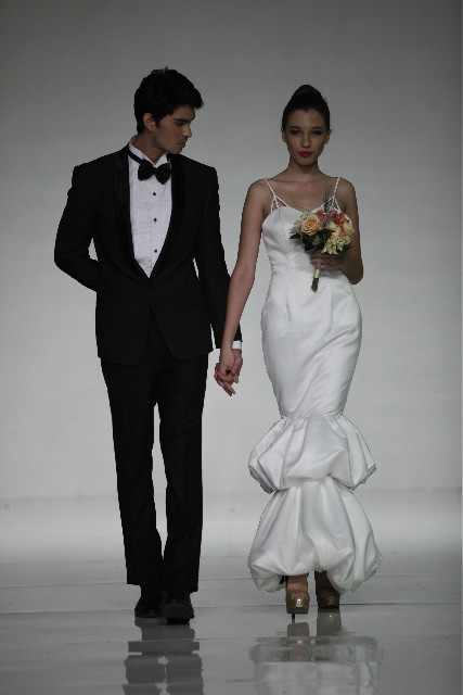 Pertemuan Dua Karya oleh Wong Hang & Michelle Worth