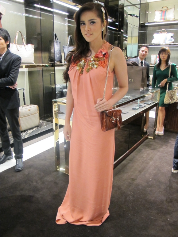 Pesta Pembukaan Butik Mewah