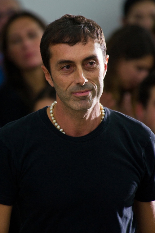 Giambattista Valli Hadirkan Koleksi Ready to Wear