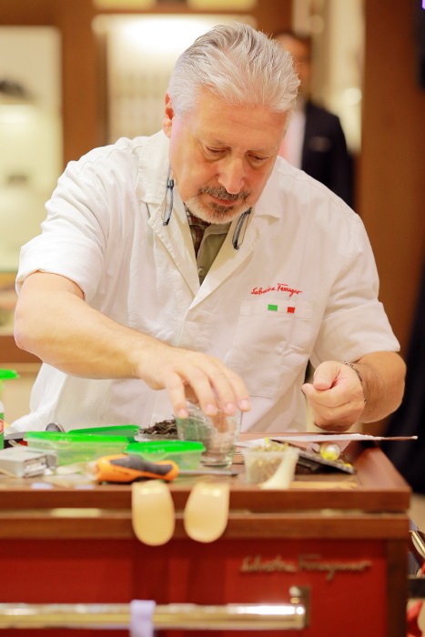 Tanya Jawab Seputar Pembuatan Sepatu Salvatore Ferragamo