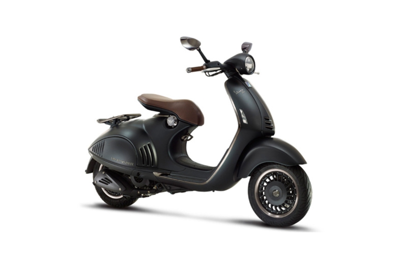 Vespa Super Stylish dari Emporio Armani