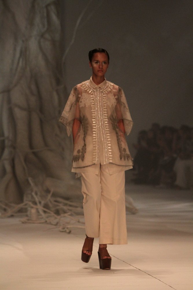 Biyan SS 2016: Kembali Bermimpi Lewat Fashion