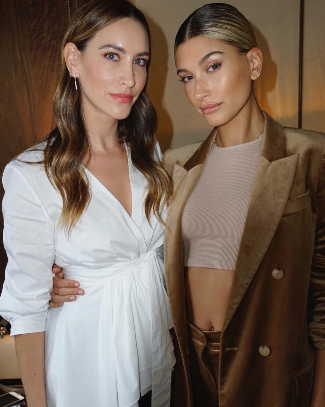 Panduan Makeup 'Minimal Glamour' Seperti Hailey Baldwin