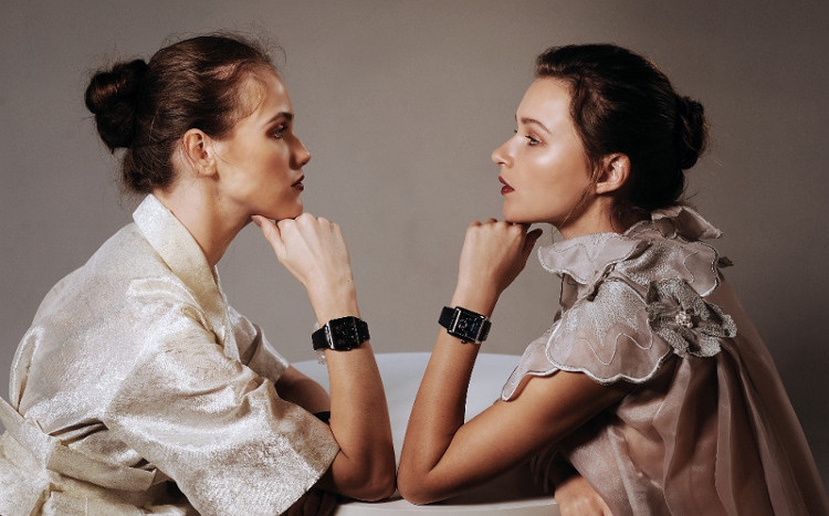 Perempuan Mengenakan Jam Tangan Mekanis, Mengapa Tidak?