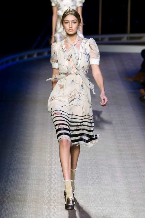 Kolaborasi Gigi Hadid dan Tommy Hilfiger