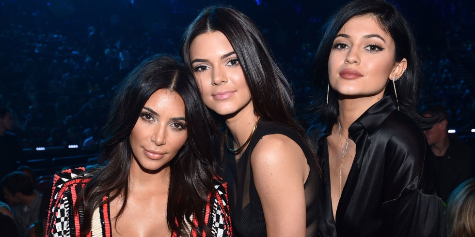 Alexa Chung dan Kim Kardashian Luncurkan Aplikasi Fashion