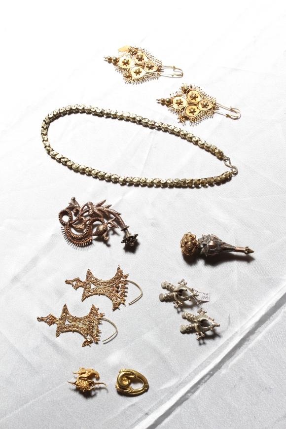 Terpikat Perhiasan Antik