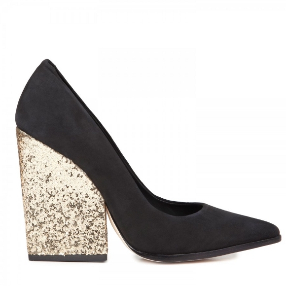 Lima Sepatu Berhak Jumbo Paling Inspiratif