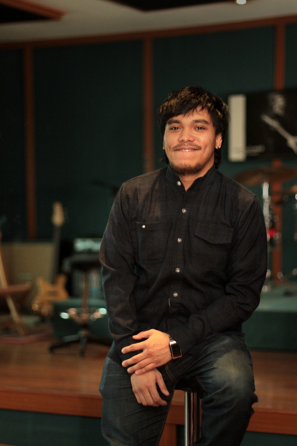 Pria di Balik Instrumen