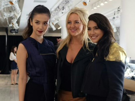 Velove Vexia dan Pevita Pearce Mengintip Backstage NYFW