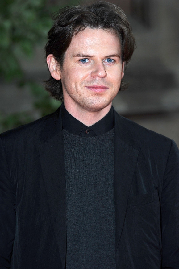 Christopher Kane Keluar dari Versus