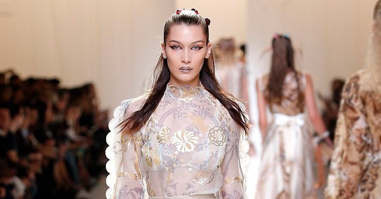 Bella Hadid menjadi Wajah Baru Fendi
