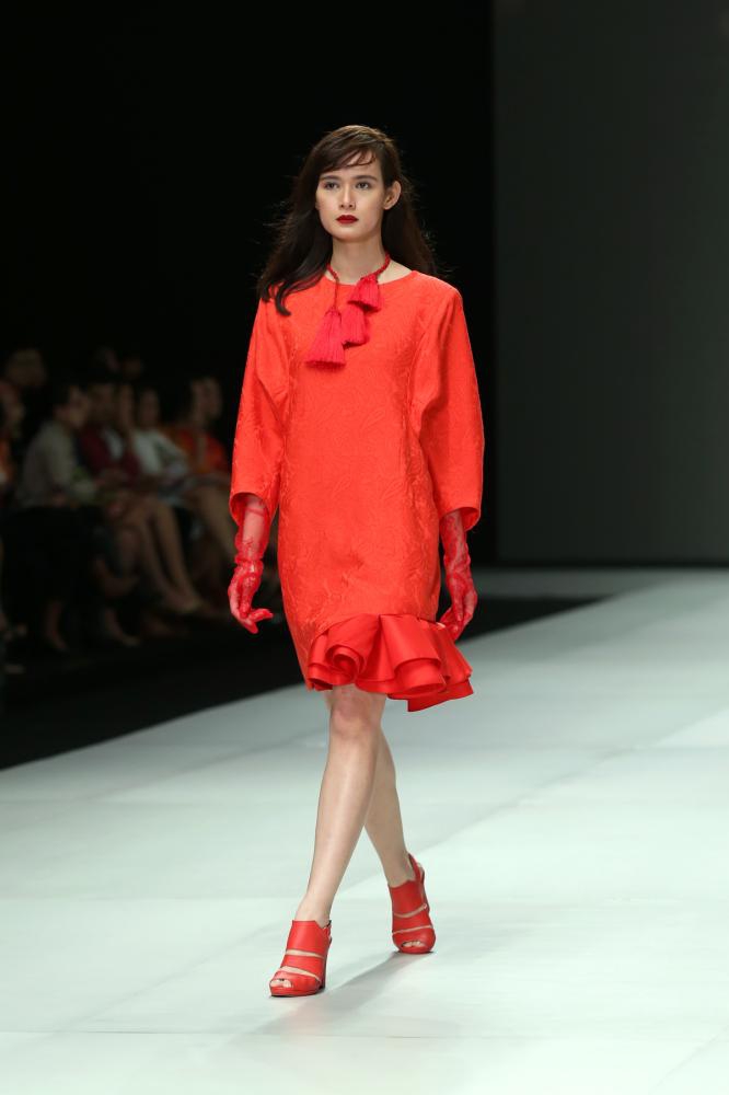 Eksplorasi Tradisi di Indonesia Fashion Week