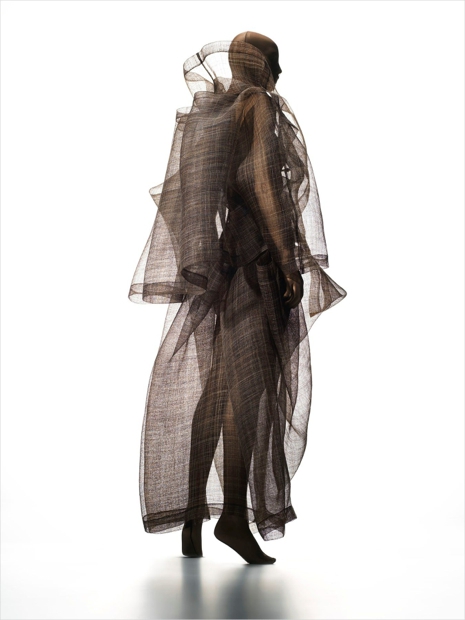 Pameran Issey Miyake dan Louis Vuitton di Tokyo