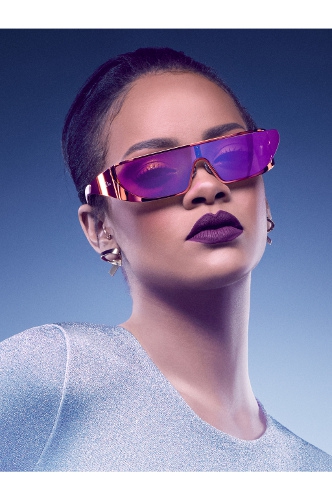 Rihanna Mendesain Kacamata Hitam untuk Dior