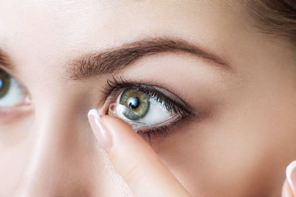 Tips Merawat Contact Lens