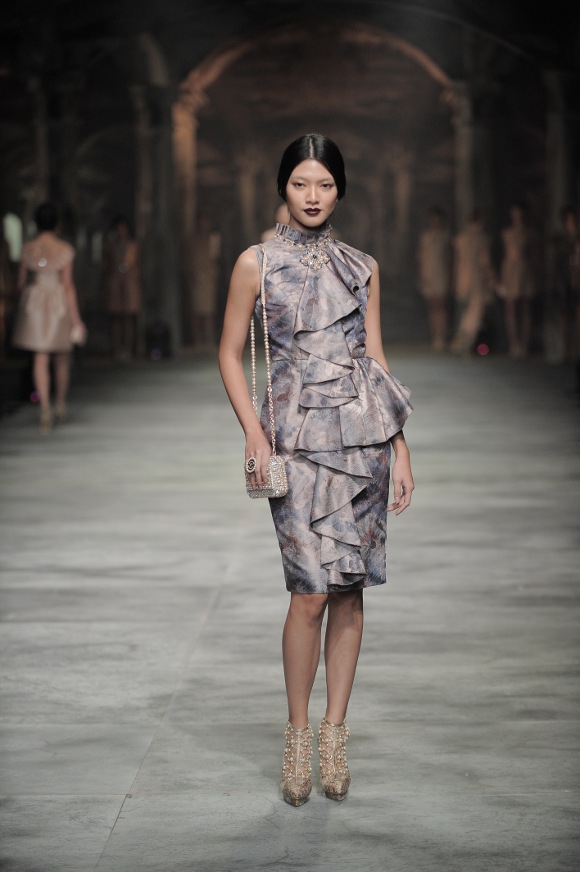 Golden Allure oleh Sebastian Gunawan