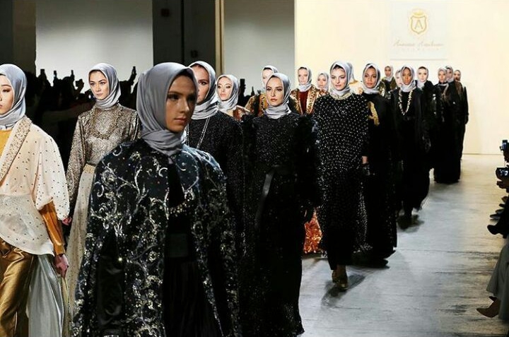 Anniesa Hasibuan Menampilkan Model Imigran di NYFW