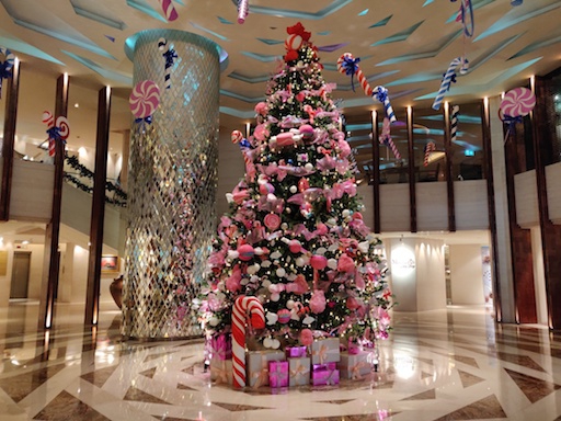 Merayakan Natal dengan Makan Malam di Hotel Bintang Lima