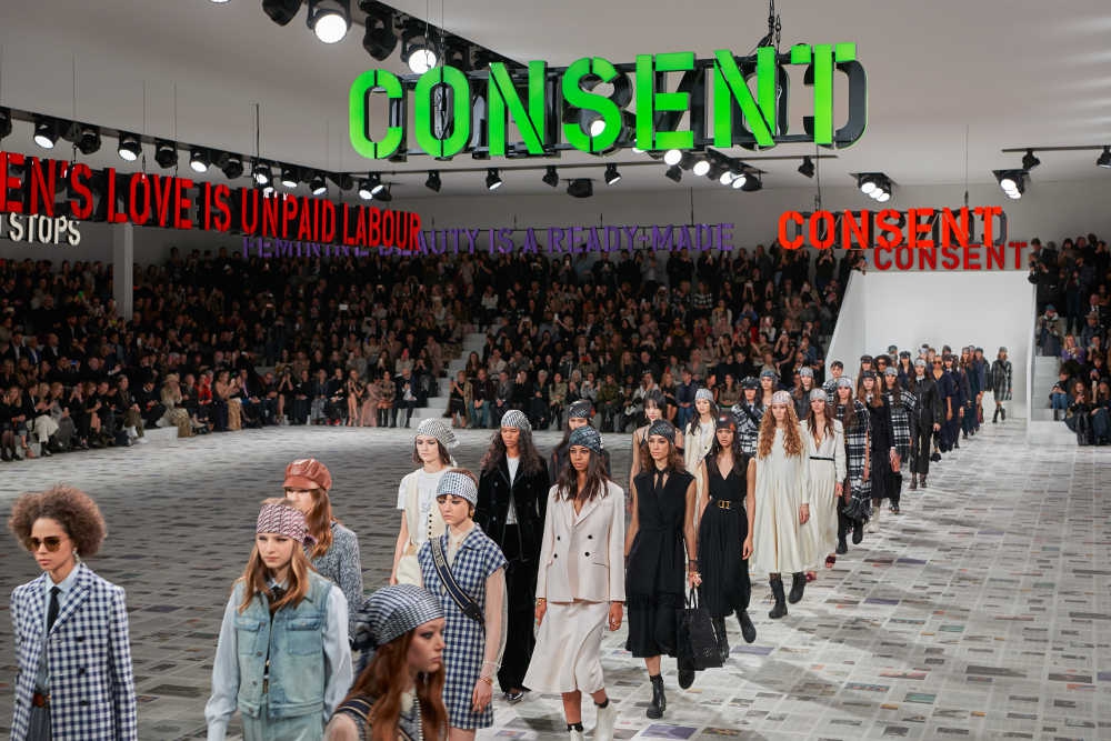 Gema Feminisme di Pergelaran Mode Dior Fall/Winter 20/21
