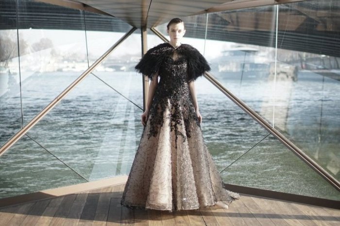 Debut Fetty Rusli di Paris