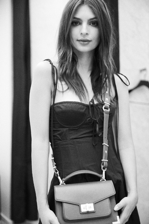 Koleksi Tas Rancangan Emily Ratajkowski