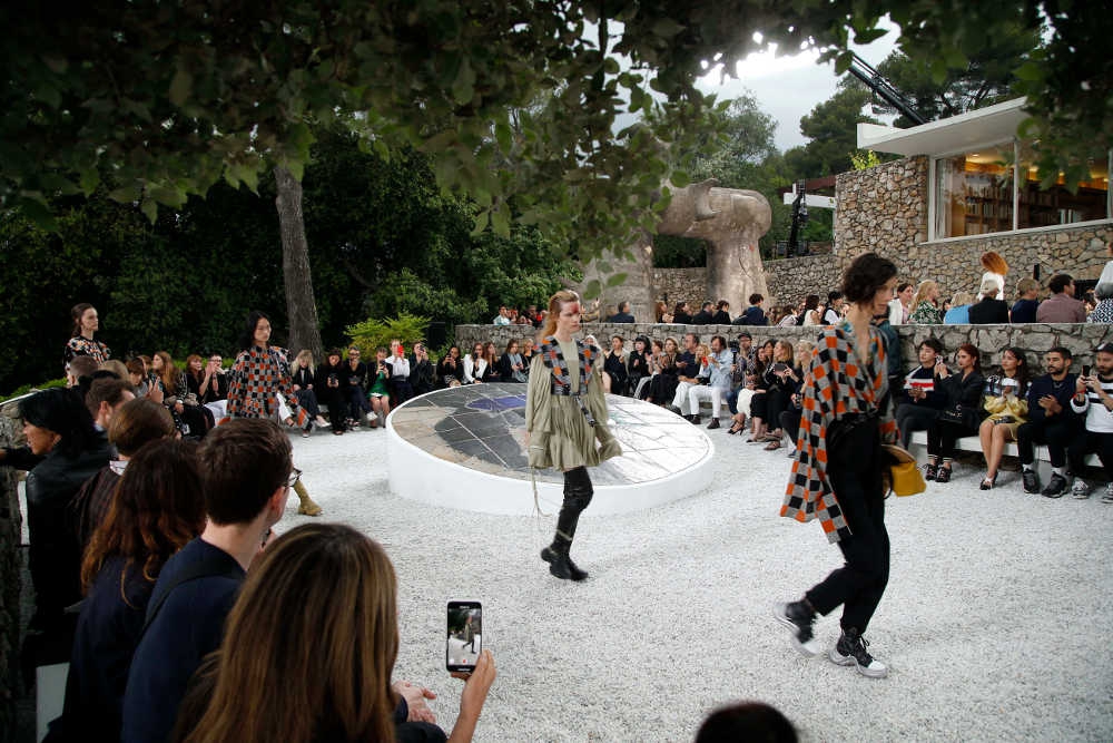 Louis Vuitton Cruise 2019 Berlayar ke French Riviera
