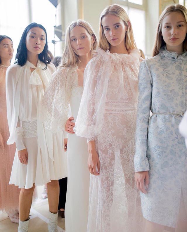 Presentasi Monique Lhuillier di Paris