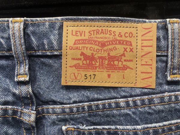 Kolaborasi Kejutan dari brand Valentino dan Levi's