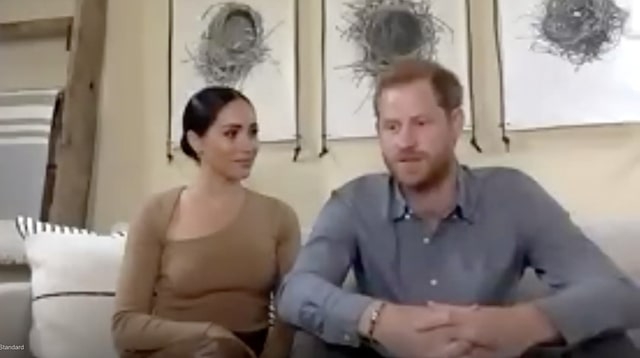 Meghan Markle Kenakan Atasan Asimetris yang Modis di Zoom