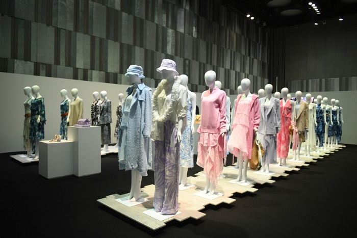 Gaya Berlibur Mewah Ala Michael Kors