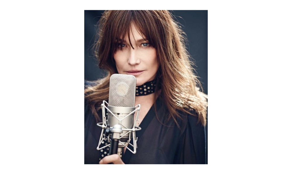 Carla Bruni Kembali Bernyanyi