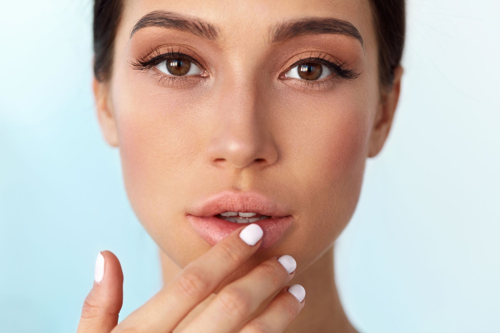 7 Cara Membuat Bibir Berwarna Merah Secara Alami