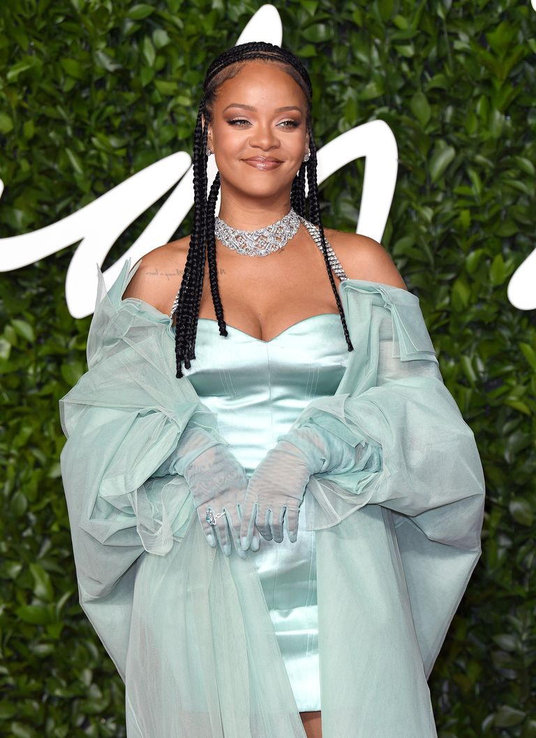 Rihanna Terkecoh Lihat Perempuan TikTok yang Mirip Dirinya