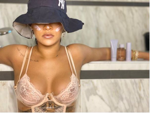 Rihanna Ingatkan Anda untuk Selalu Gunakan Sunscreen!