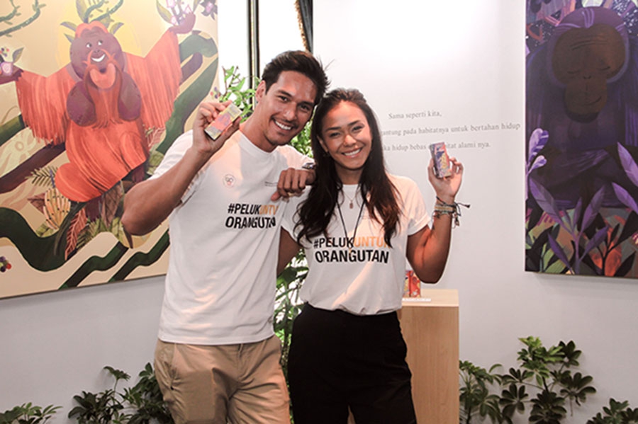 Adinia Wirasti dan Richard Kyle Menyelematkan Orangutan