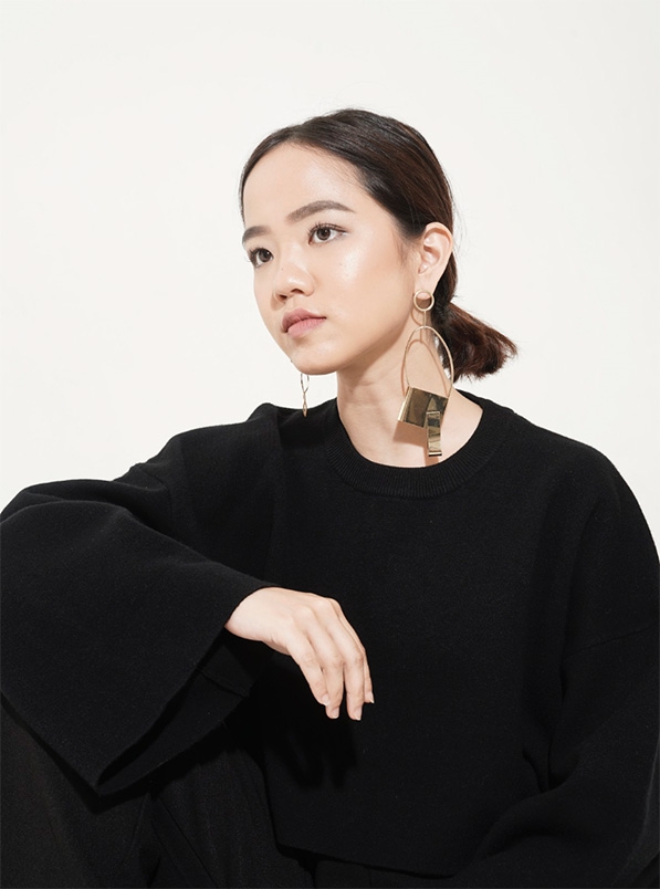Tiru Kreativitas Elxi Elvina Soal Gaya Fashion Berlibur