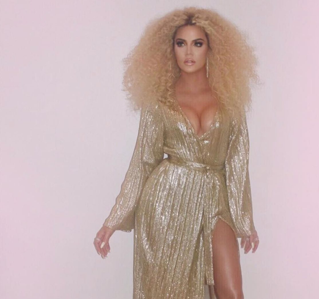Khloé Kardashian Gagal Mengedit Foto Sehingga Jarinya Ada 14