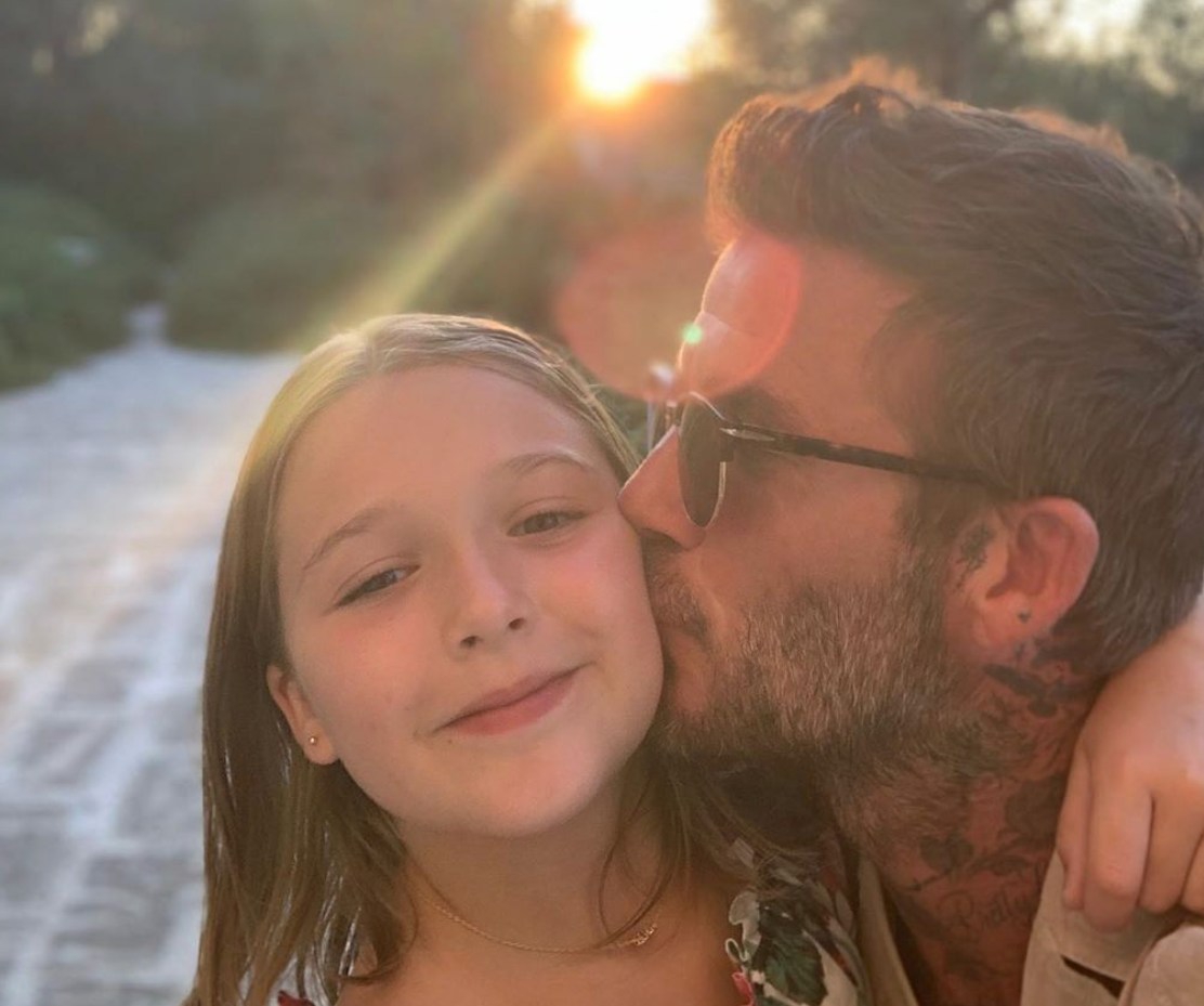 Harper Beckham Tampak Dewasa Saat Berlibur Bersama Keluarga