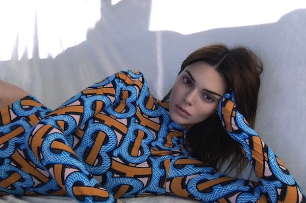 Lihat Tampilan "Mentah" Kendall Jenner di Dalam Iklan Ini