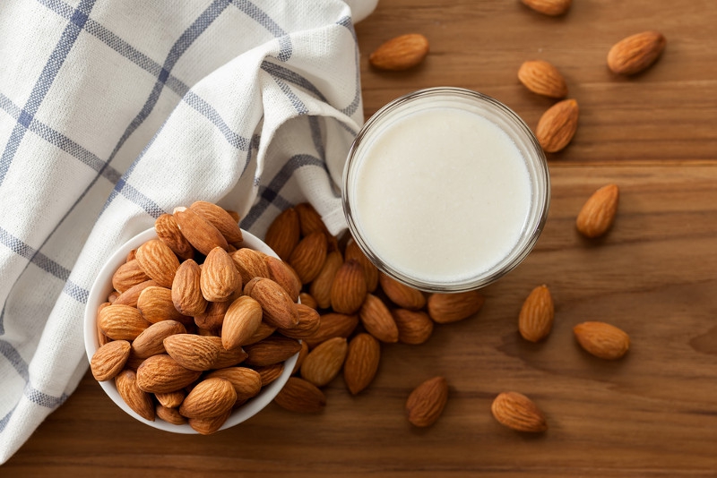 Susu Almond: Manfaat dan Kekurangannya