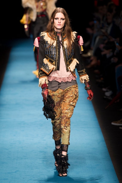 Tren Kostum Ala Royal Family Fall/Winter 2016