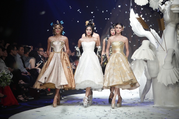 Curiosity Cabinet oleh Didi Budiardjo